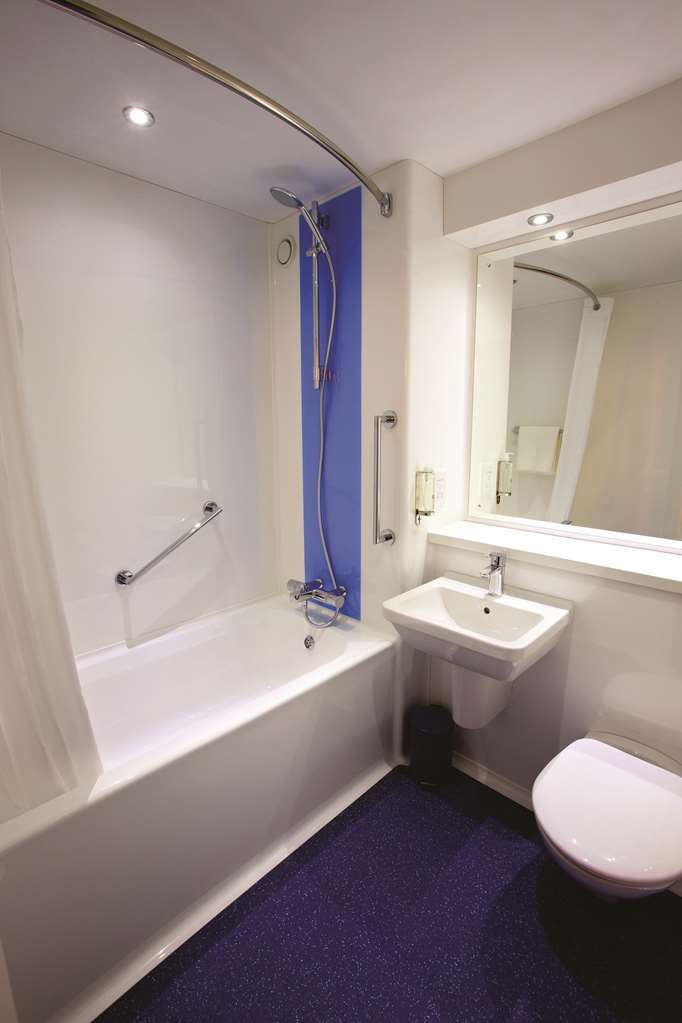 Travelodge Birmingham Kingswinford Chambre photo