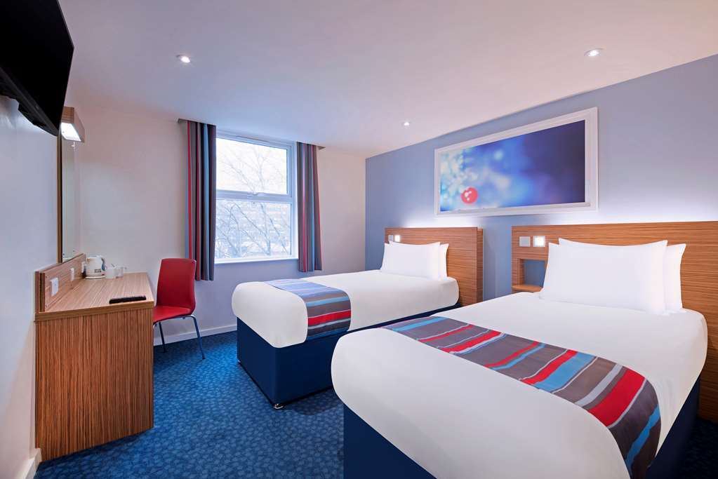 Travelodge Birmingham Kingswinford Chambre photo